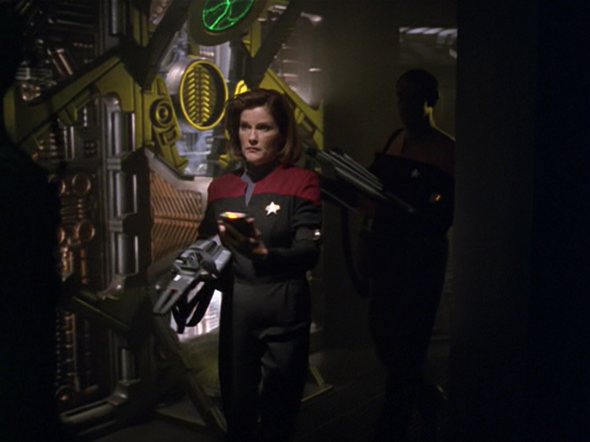 ariane179254_StarTrekVoyager_5x15_5x16_DarkFrontier_6653.jpg