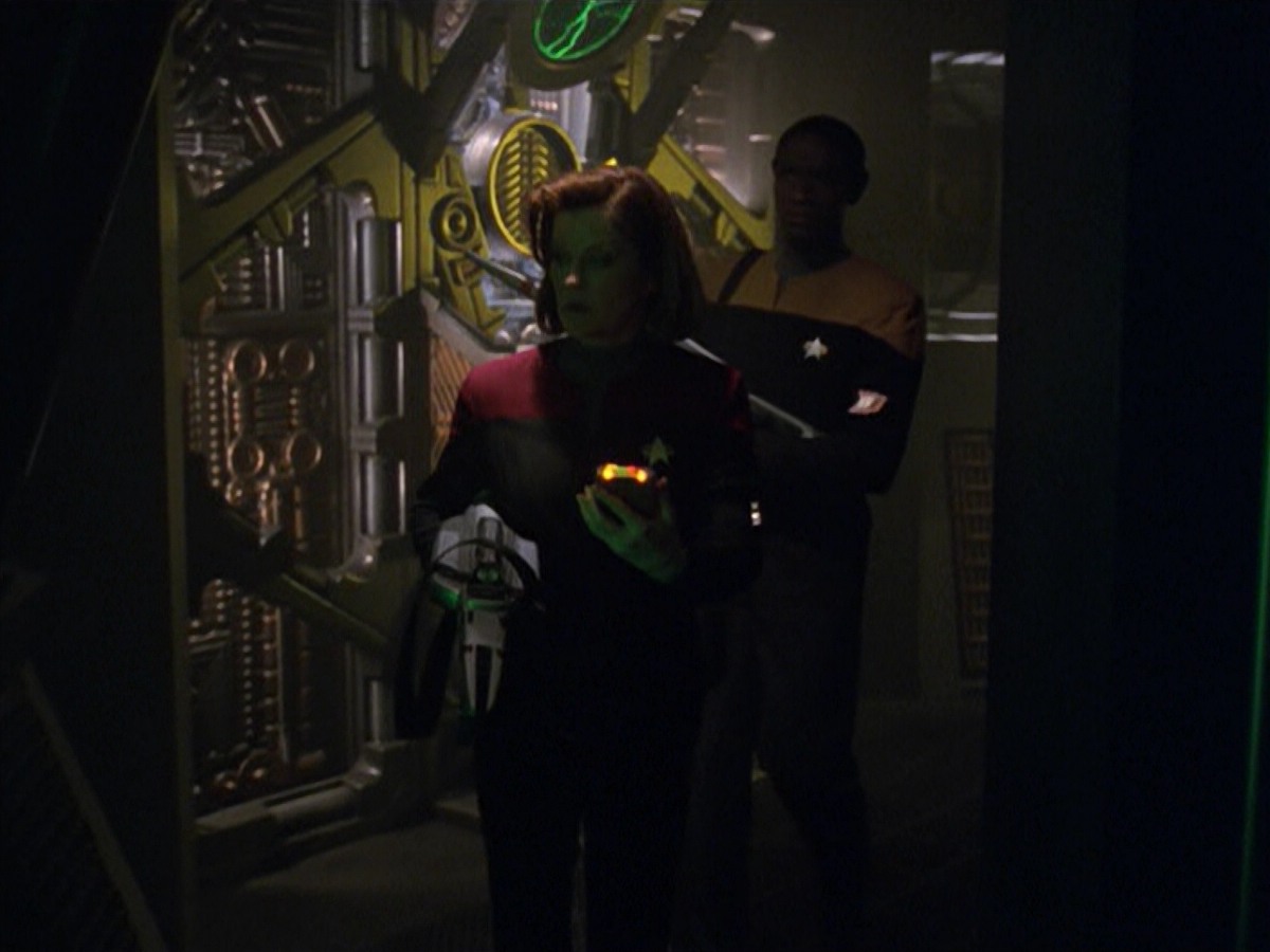 ariane179254_StarTrekVoyager_5x15_5x16_DarkFrontier_6654.jpg