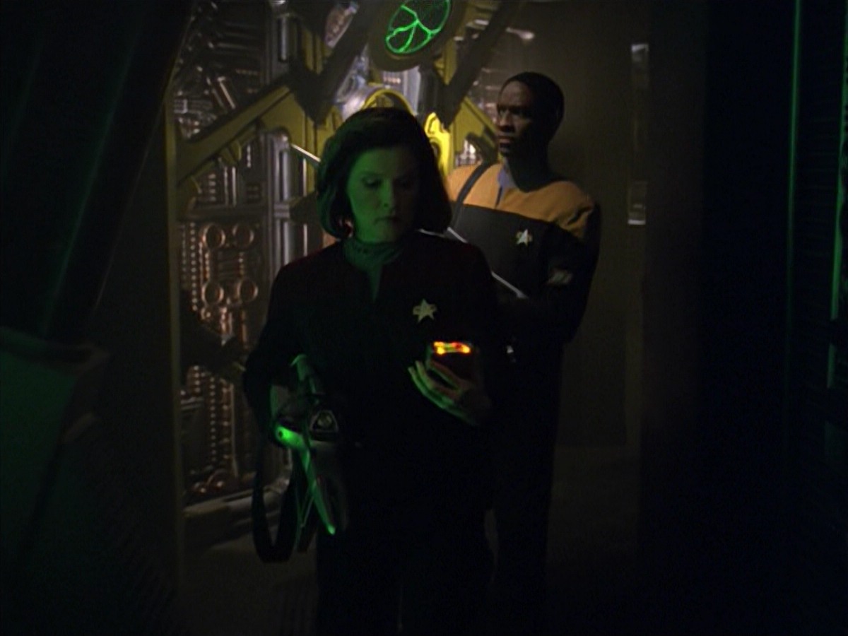 ariane179254_StarTrekVoyager_5x15_5x16_DarkFrontier_6655.jpg