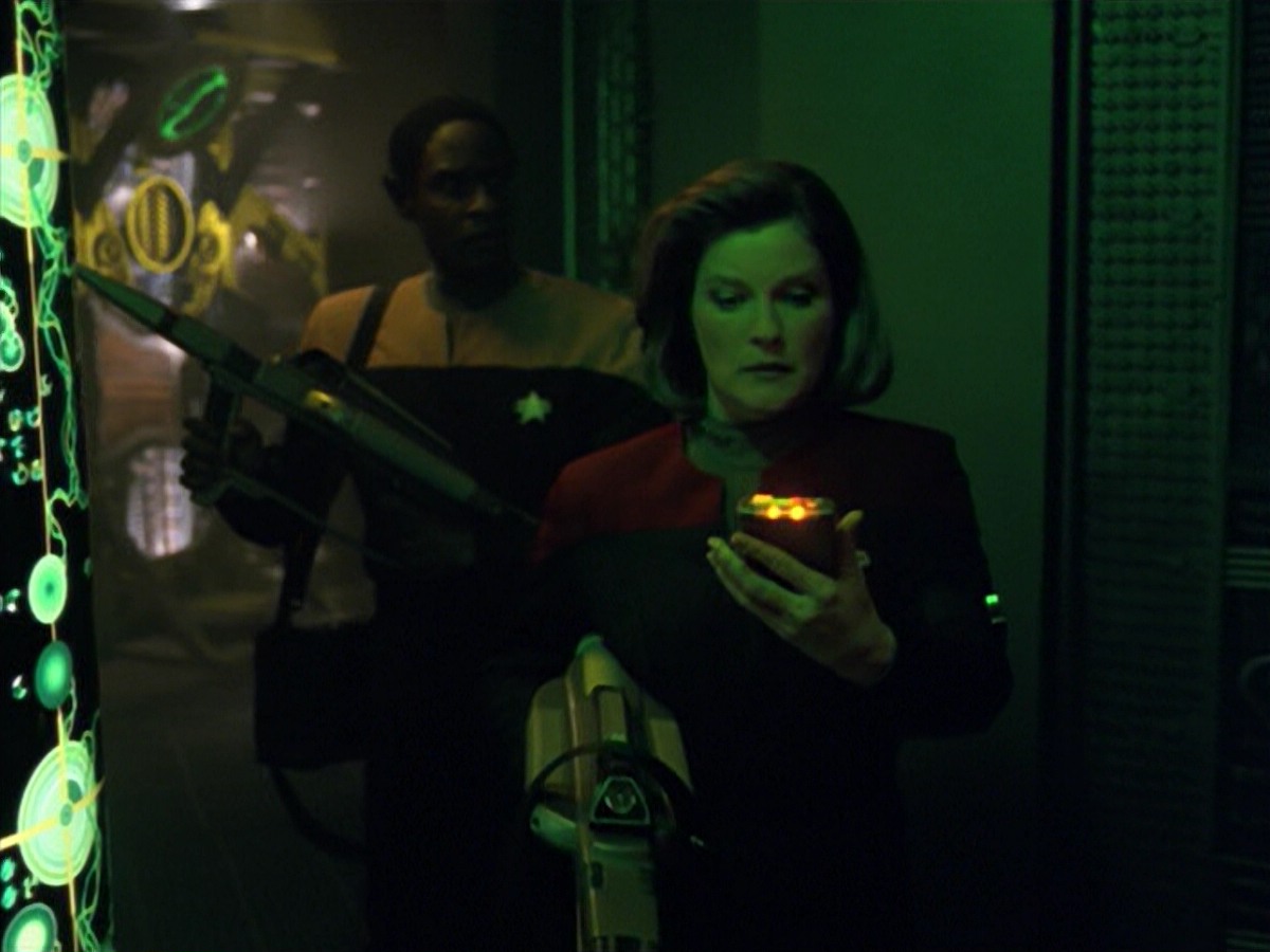 ariane179254_StarTrekVoyager_5x15_5x16_DarkFrontier_6659.jpg