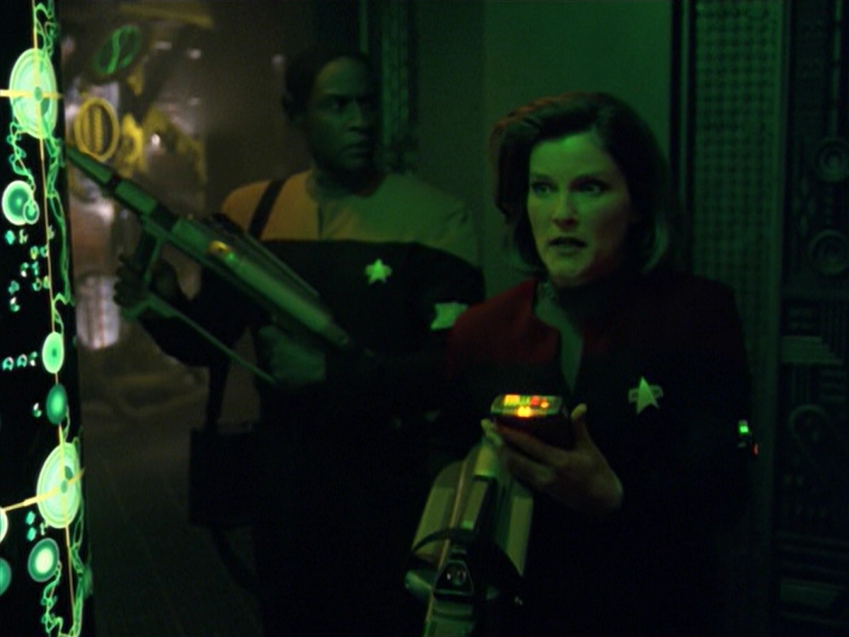ariane179254_StarTrekVoyager_5x15_5x16_DarkFrontier_6660.jpg