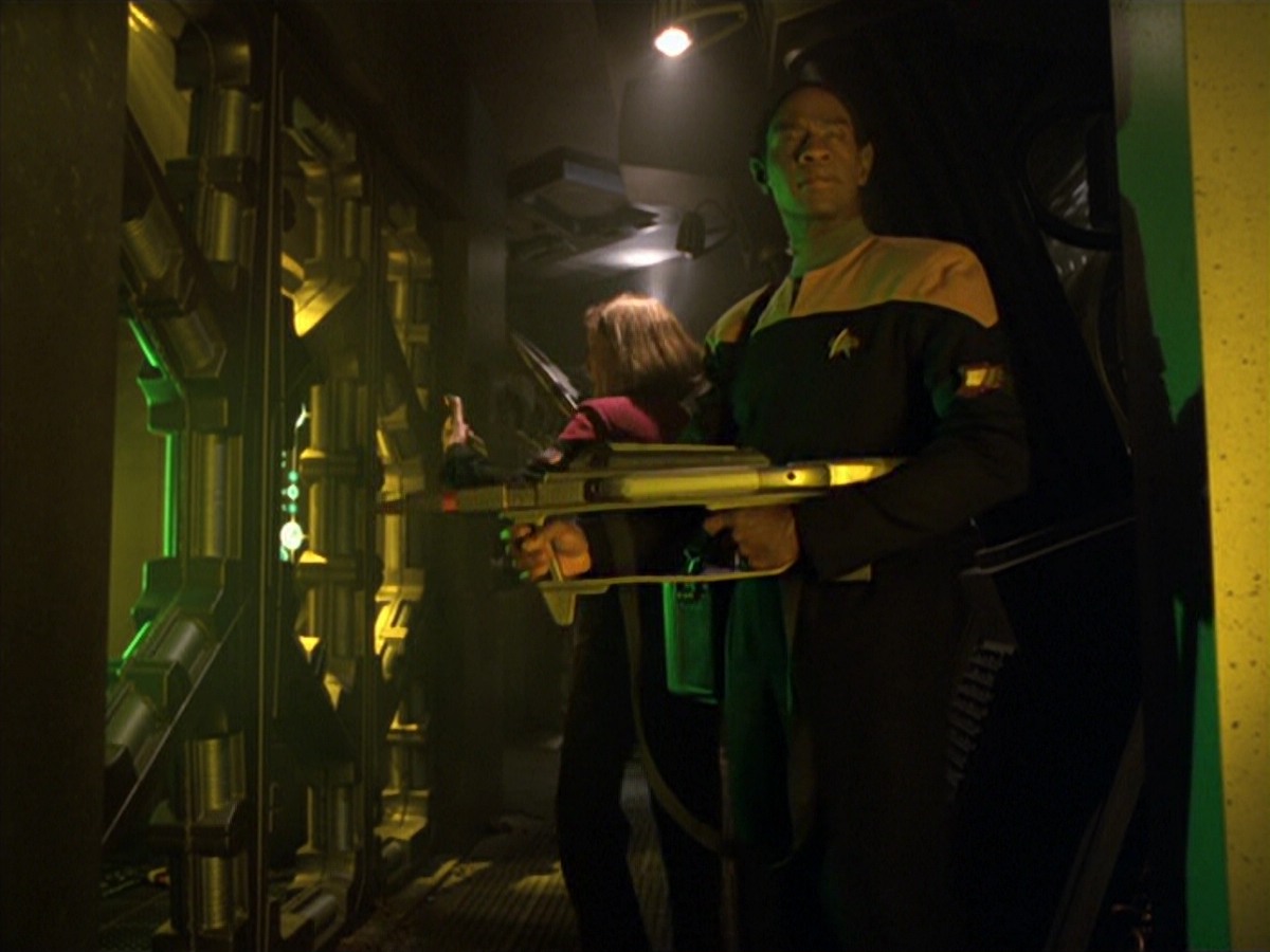 ariane179254_StarTrekVoyager_5x15_5x16_DarkFrontier_6671.jpg