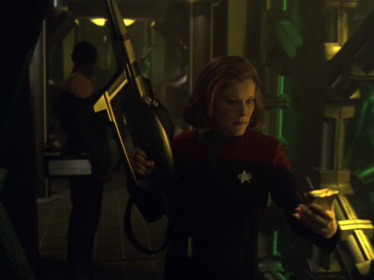 ariane179254_StarTrekVoyager_5x15_5x16_DarkFrontier_6673.jpg