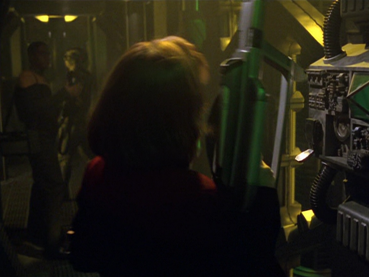 ariane179254_StarTrekVoyager_5x15_5x16_DarkFrontier_6676.jpg