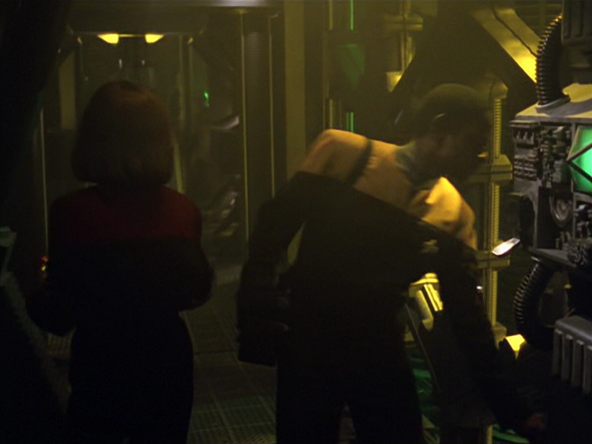 ariane179254_StarTrekVoyager_5x15_5x16_DarkFrontier_6679.jpg