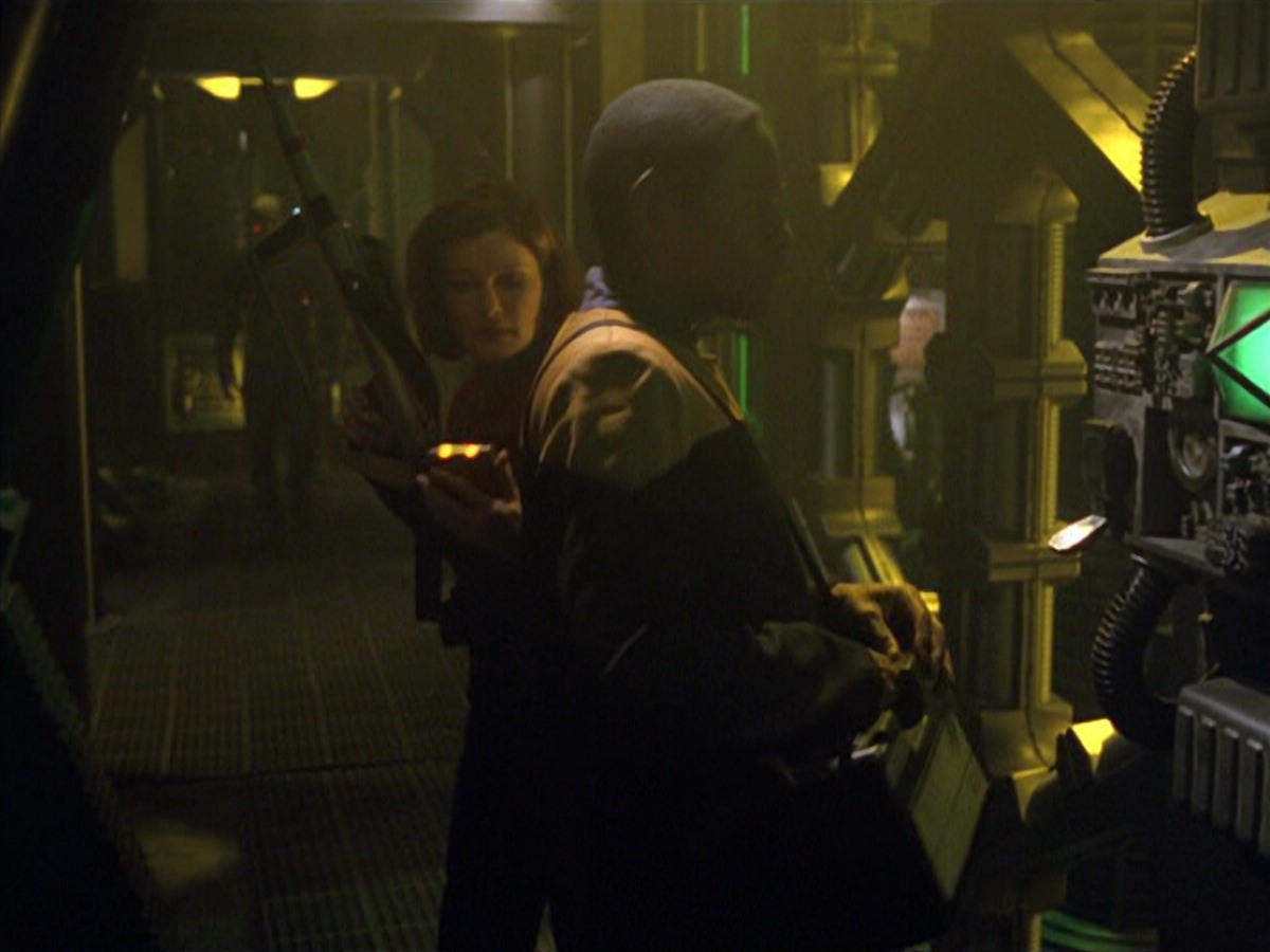 ariane179254_StarTrekVoyager_5x15_5x16_DarkFrontier_6682.jpg