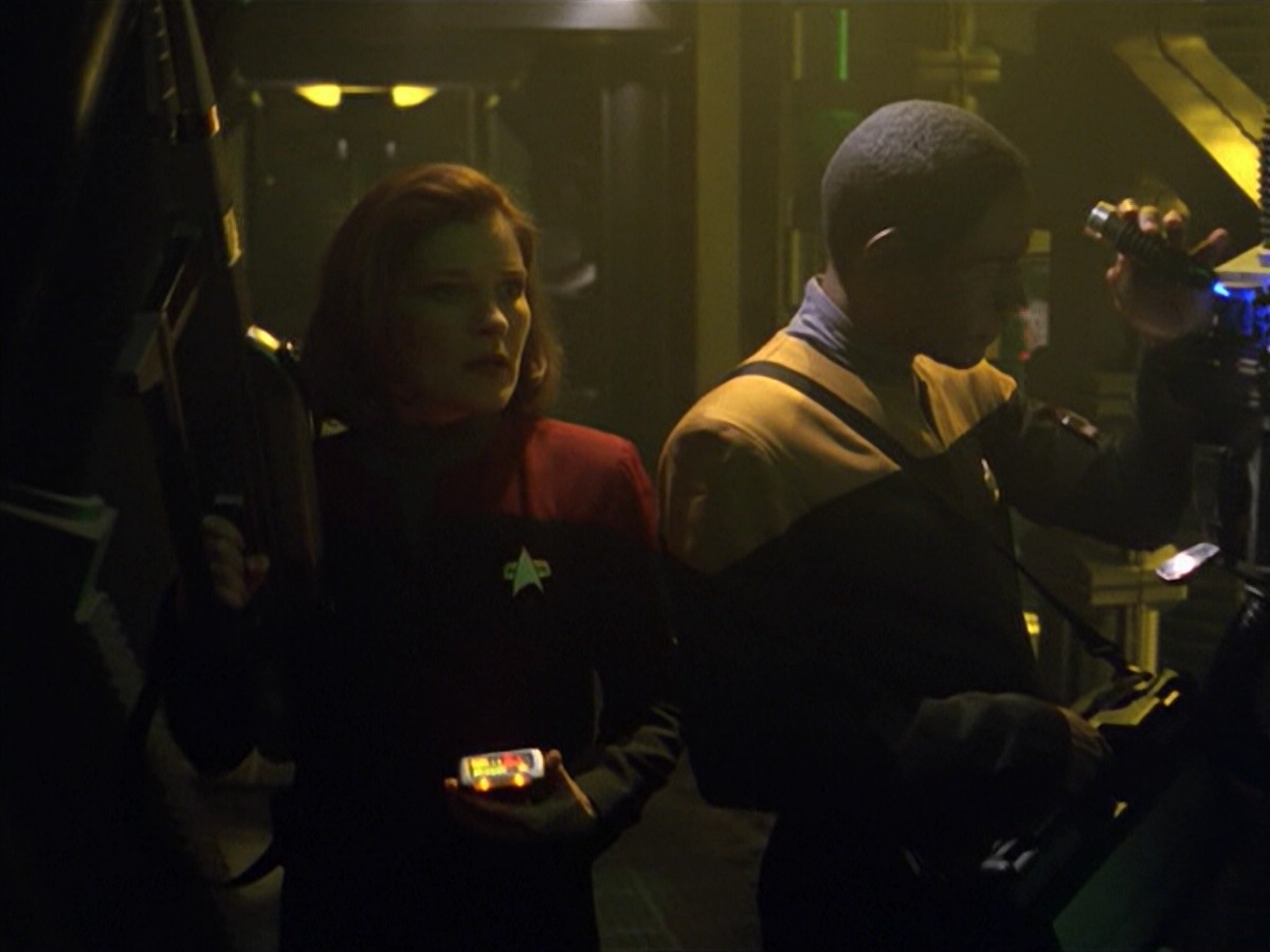 ariane179254_StarTrekVoyager_5x15_5x16_DarkFrontier_6691.jpg