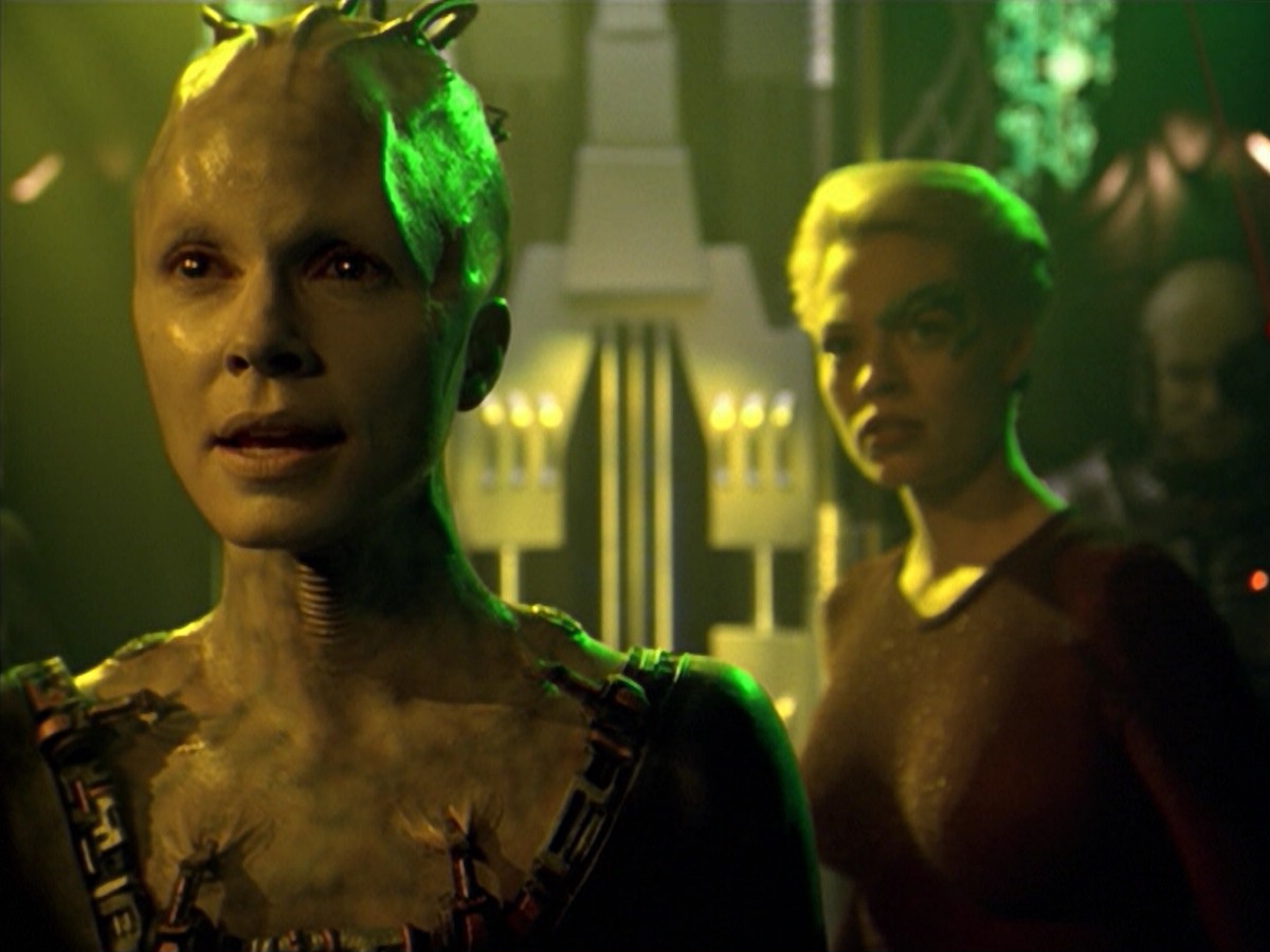 ariane179254_StarTrekVoyager_5x15_5x16_DarkFrontier_6702.jpg