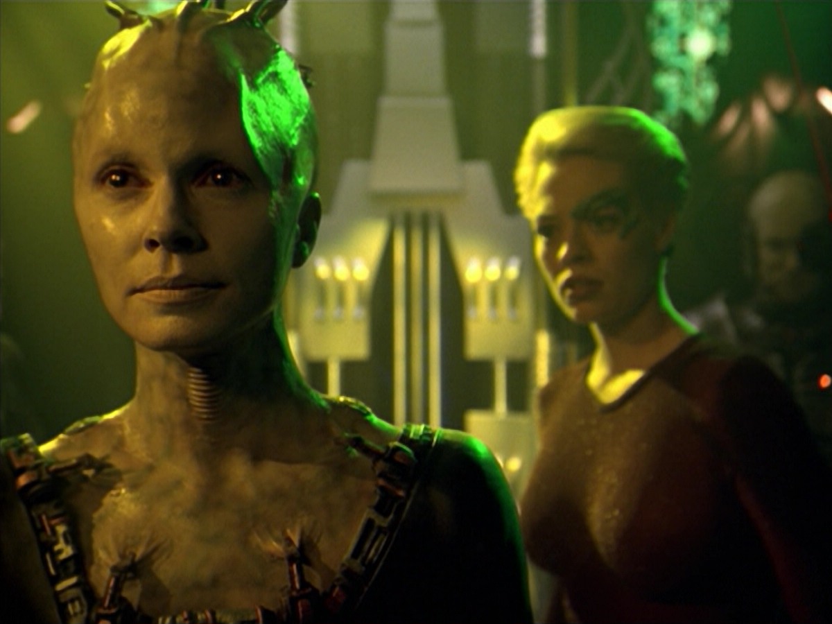 ariane179254_StarTrekVoyager_5x15_5x16_DarkFrontier_6704.jpg