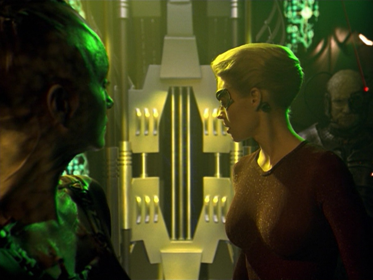 ariane179254_StarTrekVoyager_5x15_5x16_DarkFrontier_6708.jpg