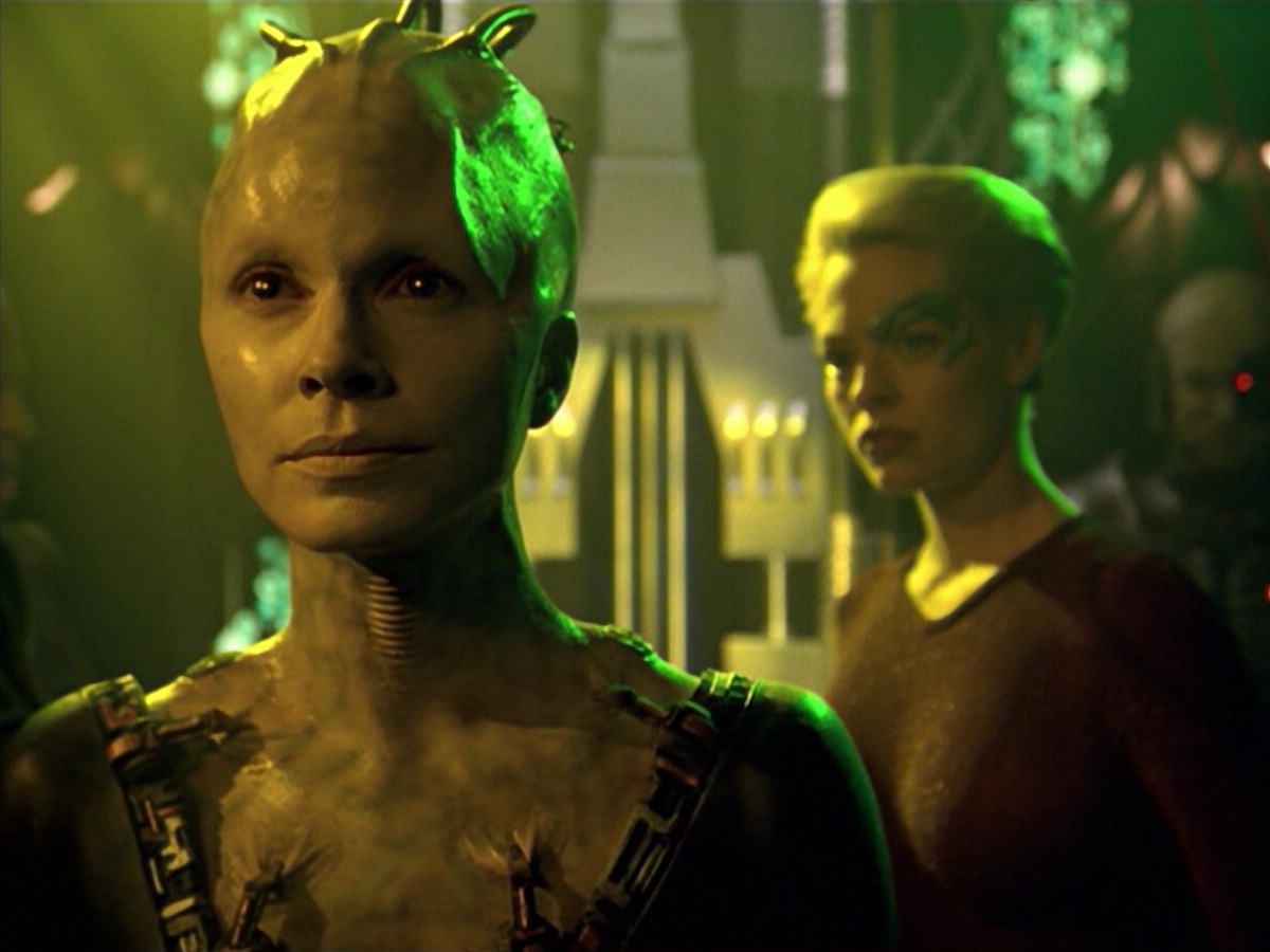 ariane179254_StarTrekVoyager_5x15_5x16_DarkFrontier_6716.jpg