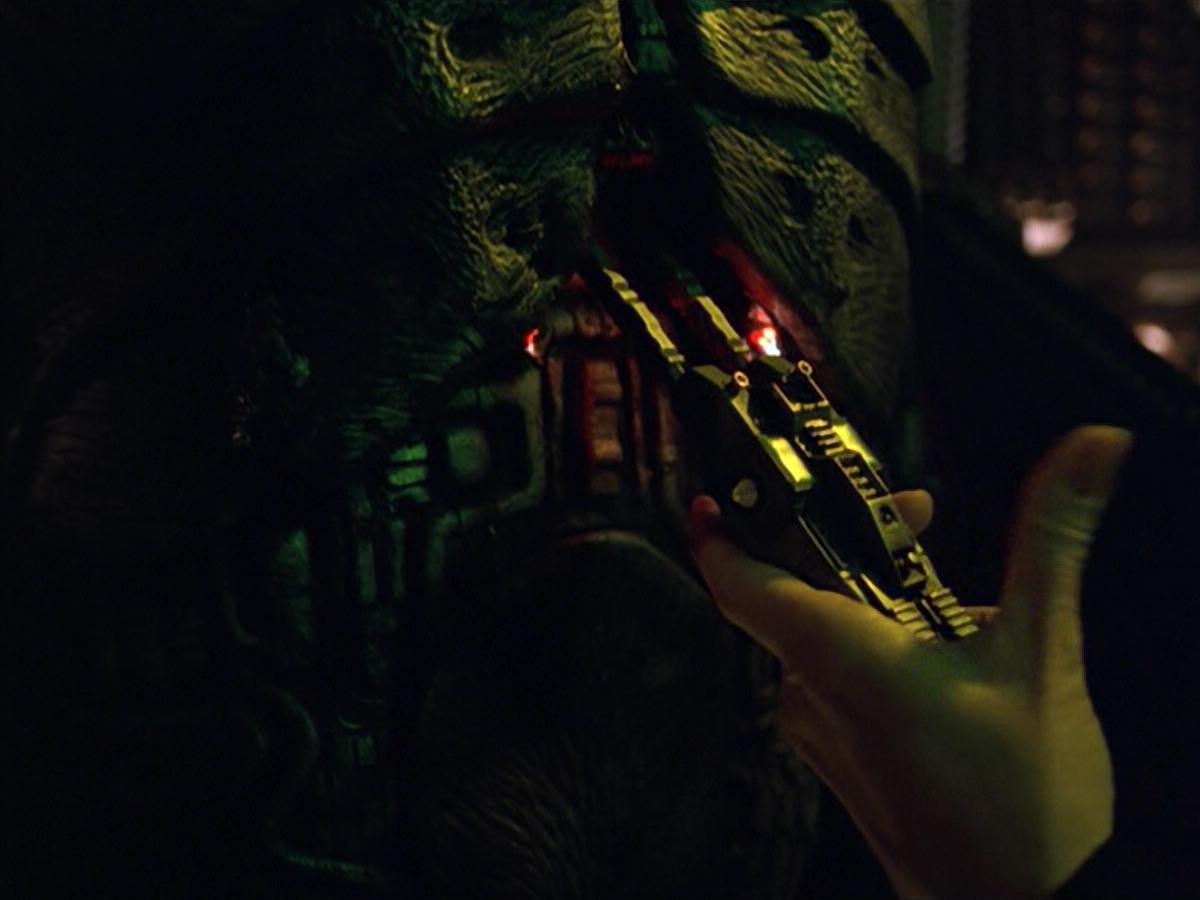 ariane179254_StarTrekVoyager_5x15_5x16_DarkFrontier_6761.jpg