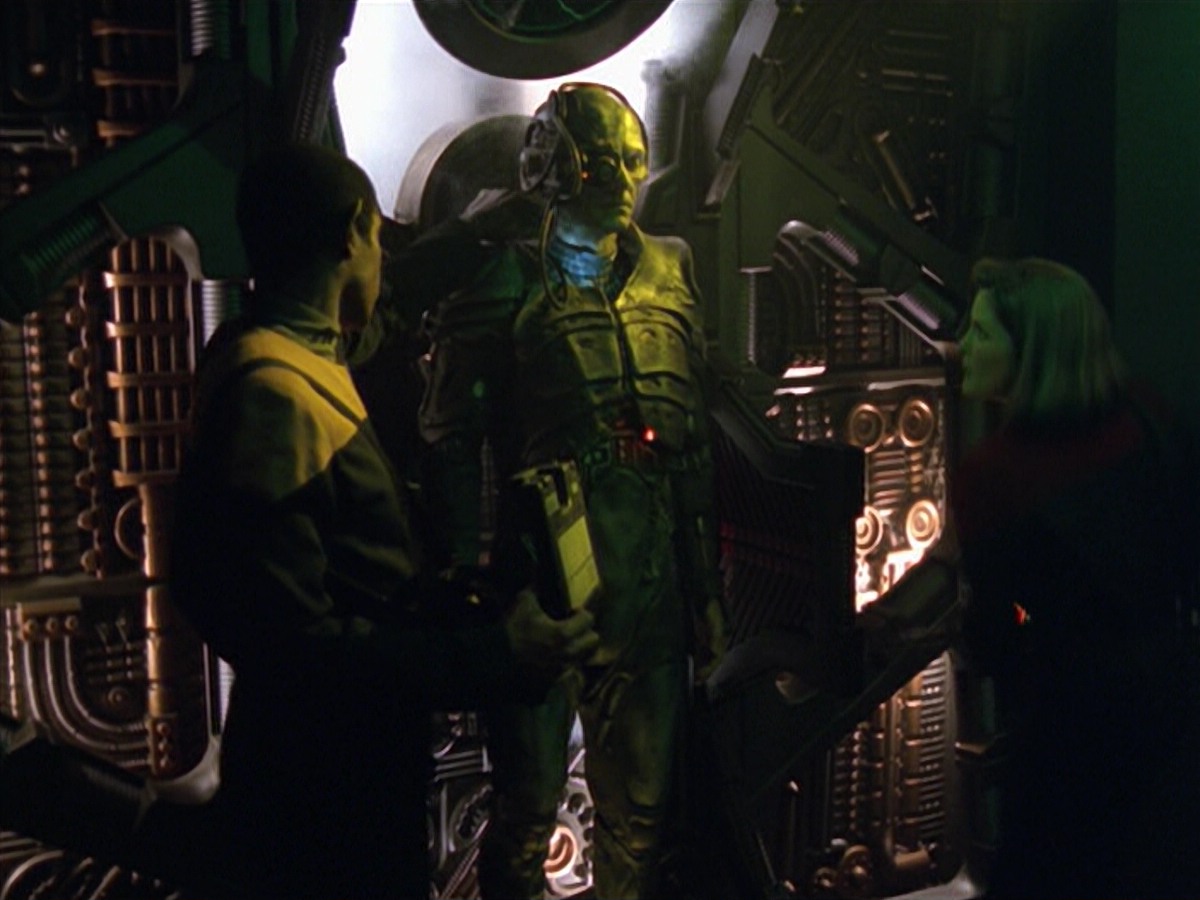 ariane179254_StarTrekVoyager_5x15_5x16_DarkFrontier_6768.jpg