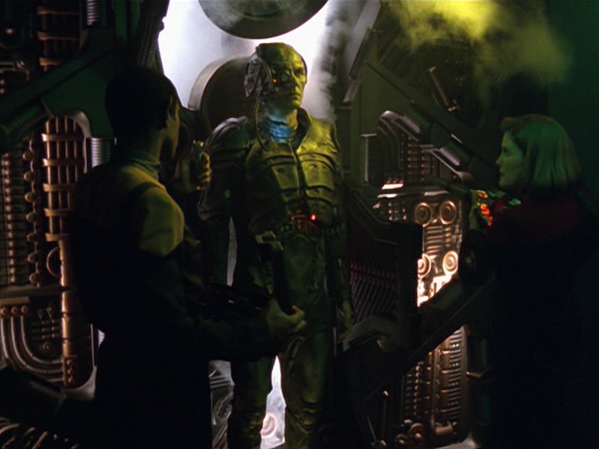 ariane179254_StarTrekVoyager_5x15_5x16_DarkFrontier_6769.jpg