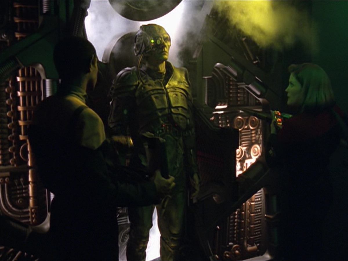 ariane179254_StarTrekVoyager_5x15_5x16_DarkFrontier_6770.jpg
