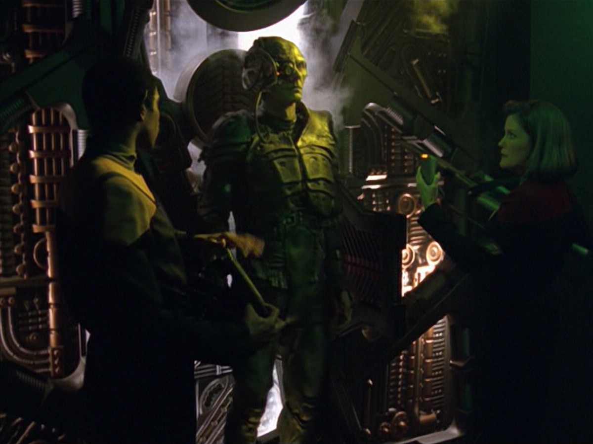 ariane179254_StarTrekVoyager_5x15_5x16_DarkFrontier_6771.jpg