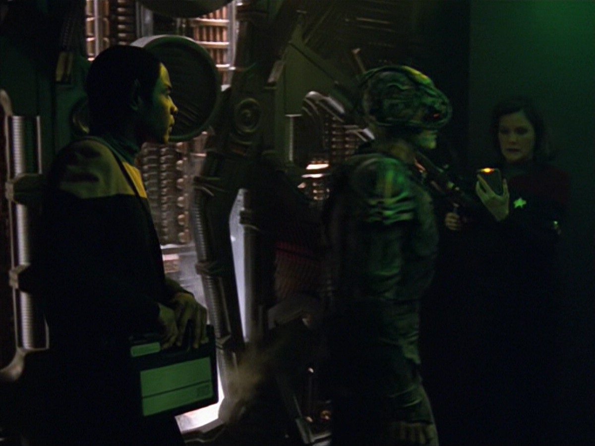 ariane179254_StarTrekVoyager_5x15_5x16_DarkFrontier_6773.jpg