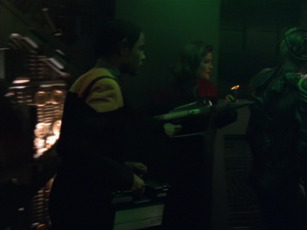 ariane179254_StarTrekVoyager_5x15_5x16_DarkFrontier_6775.jpg