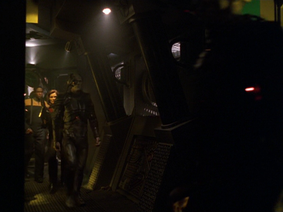 ariane179254_StarTrekVoyager_5x15_5x16_DarkFrontier_6777.jpg