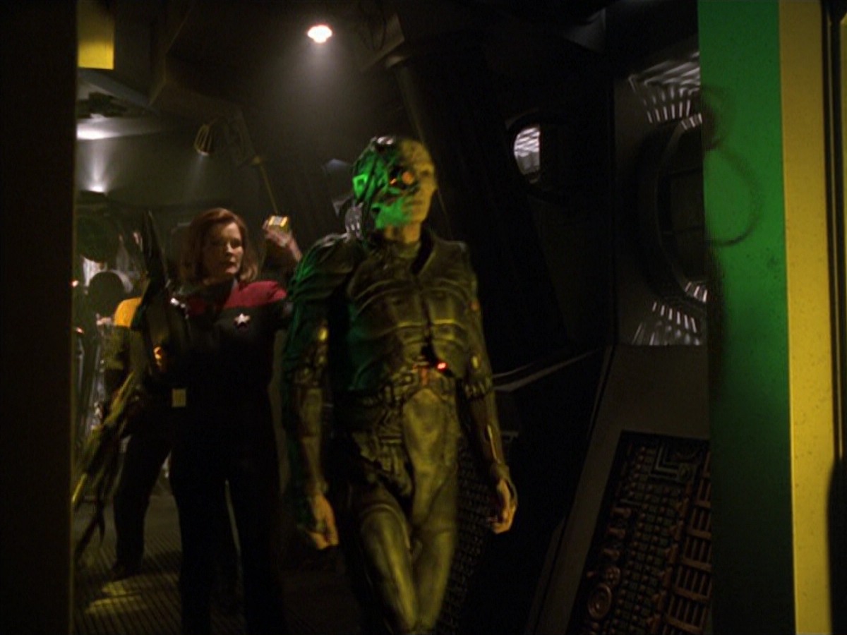 ariane179254_StarTrekVoyager_5x15_5x16_DarkFrontier_6779.jpg