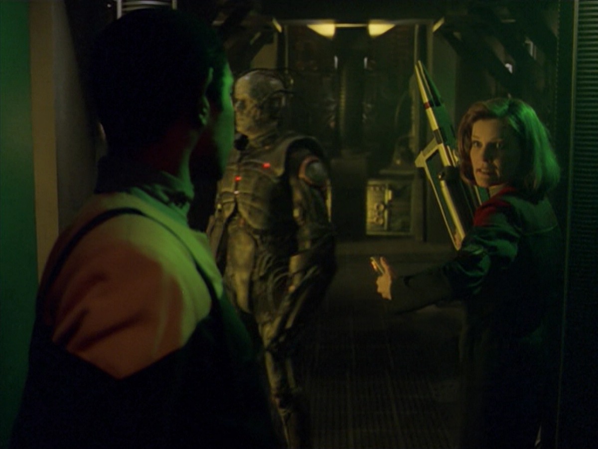 ariane179254_StarTrekVoyager_5x15_5x16_DarkFrontier_6794.jpg