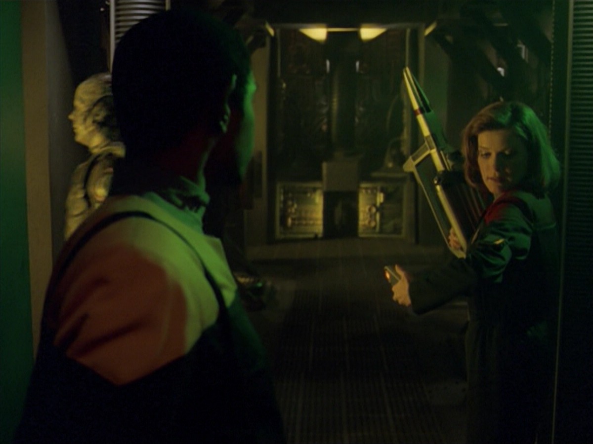 ariane179254_StarTrekVoyager_5x15_5x16_DarkFrontier_6795.jpg