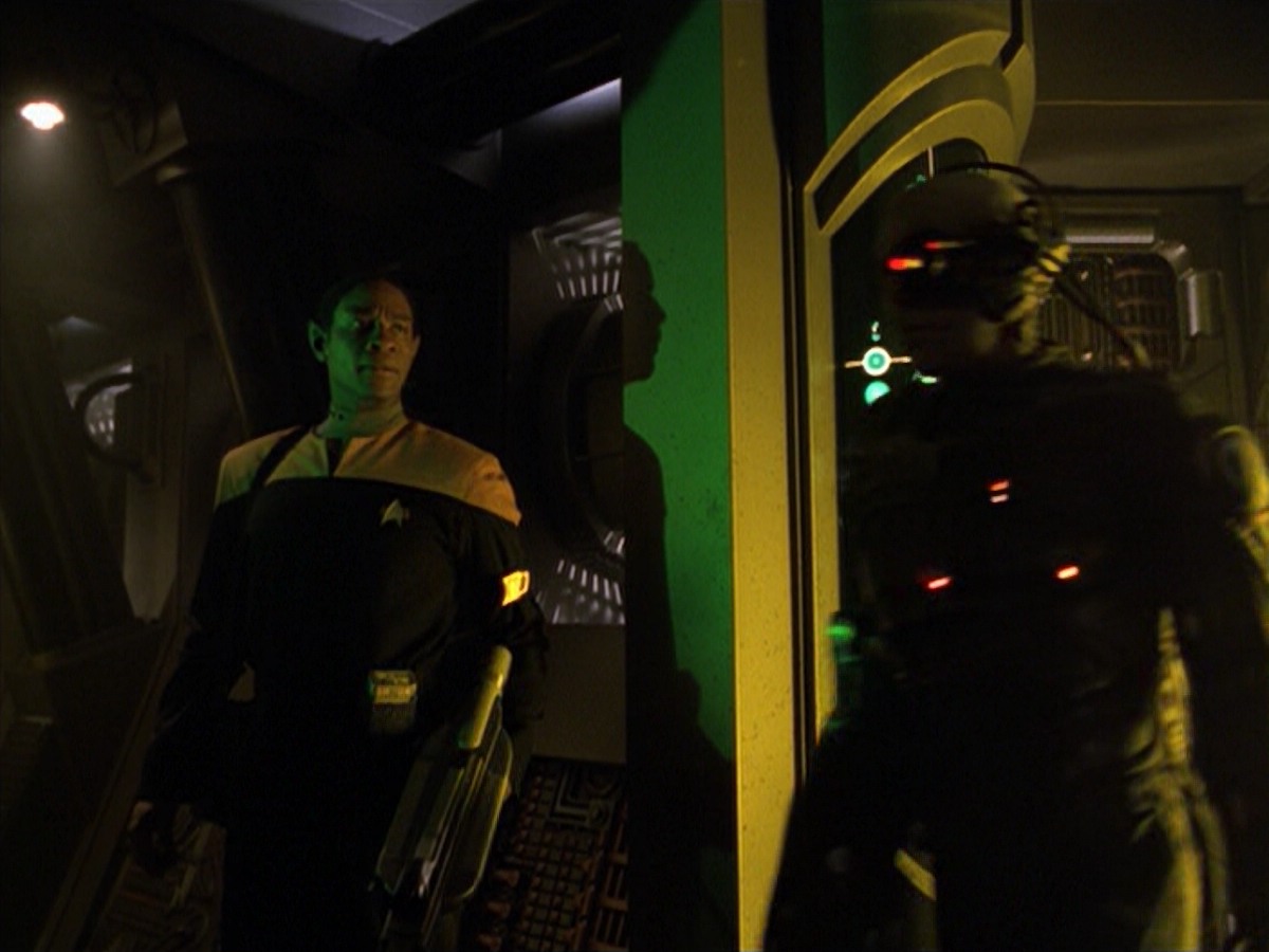 ariane179254_StarTrekVoyager_5x15_5x16_DarkFrontier_6799.jpg
