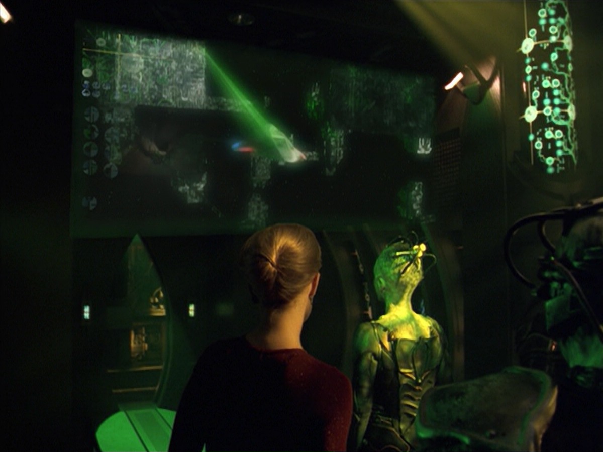 ariane179254_StarTrekVoyager_5x15_5x16_DarkFrontier_6820.jpg