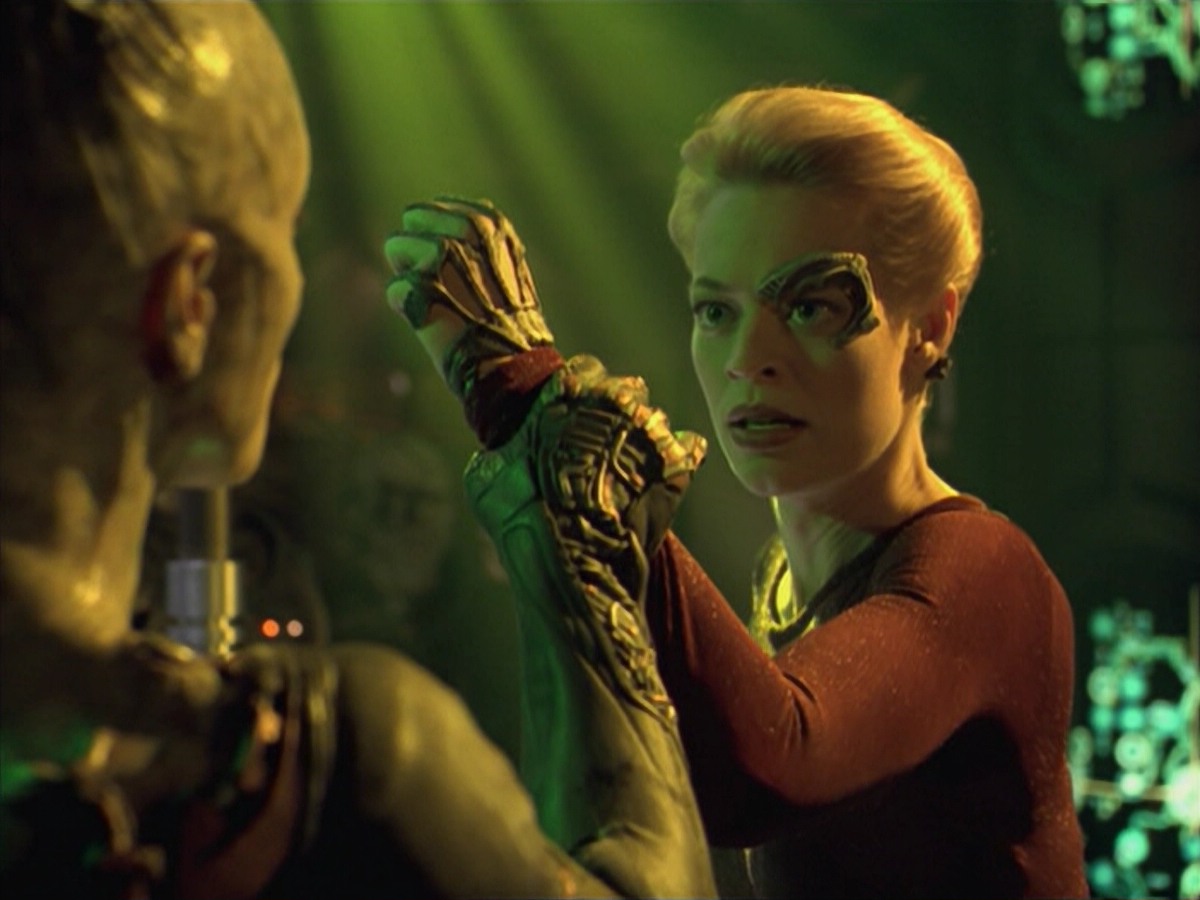 ariane179254_StarTrekVoyager_5x15_5x16_DarkFrontier_6835.jpg