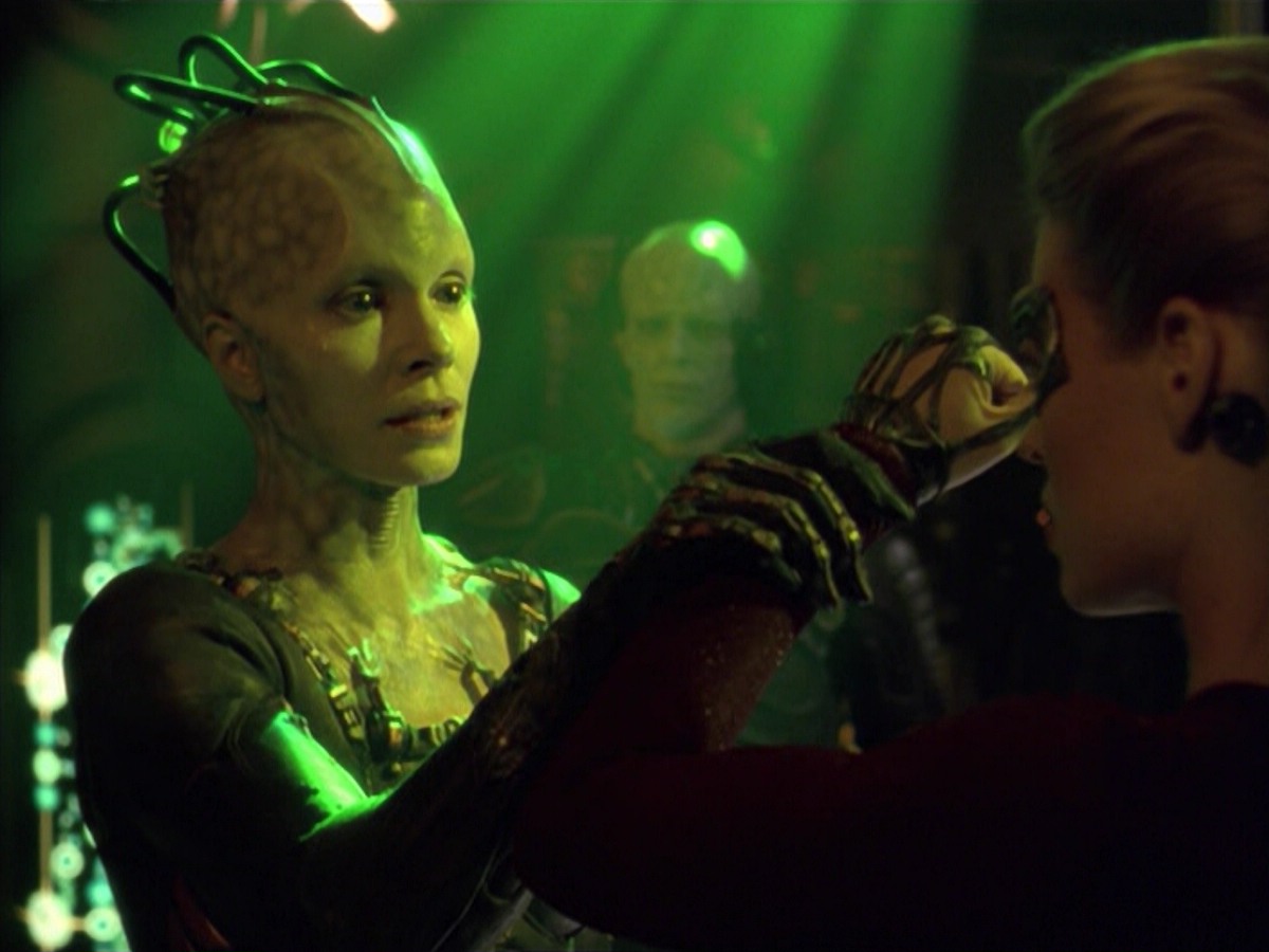 ariane179254_StarTrekVoyager_5x15_5x16_DarkFrontier_6839.jpg
