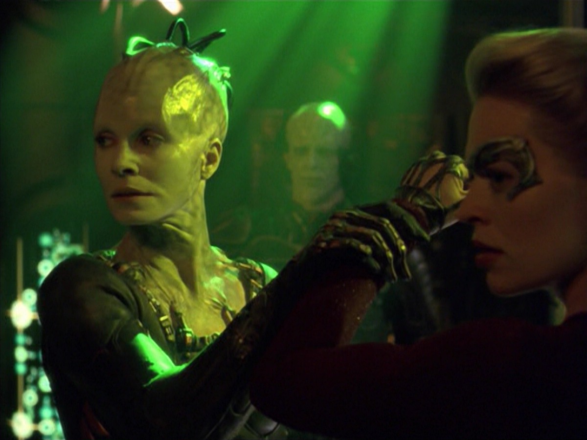 ariane179254_StarTrekVoyager_5x15_5x16_DarkFrontier_6841.jpg