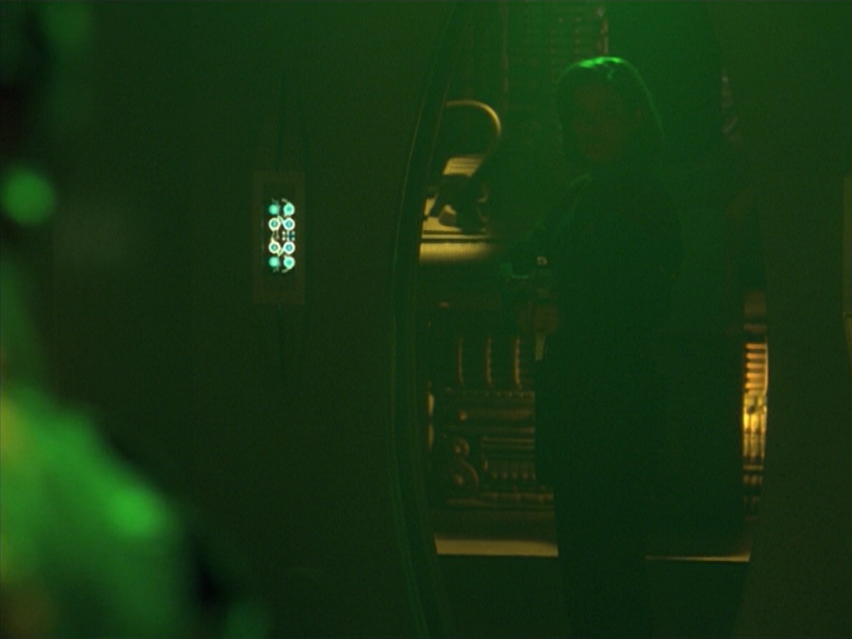 ariane179254_StarTrekVoyager_5x15_5x16_DarkFrontier_6843.jpg