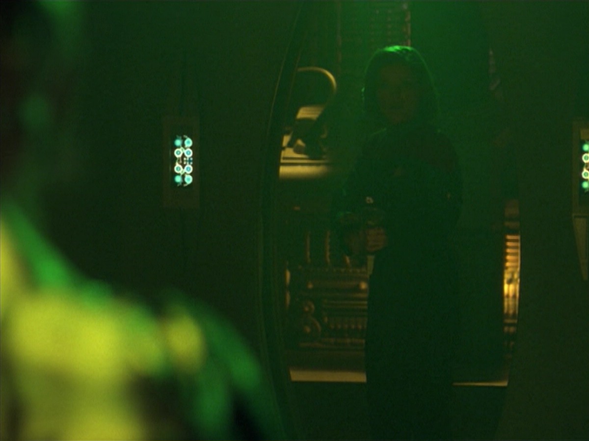 ariane179254_StarTrekVoyager_5x15_5x16_DarkFrontier_6850.jpg
