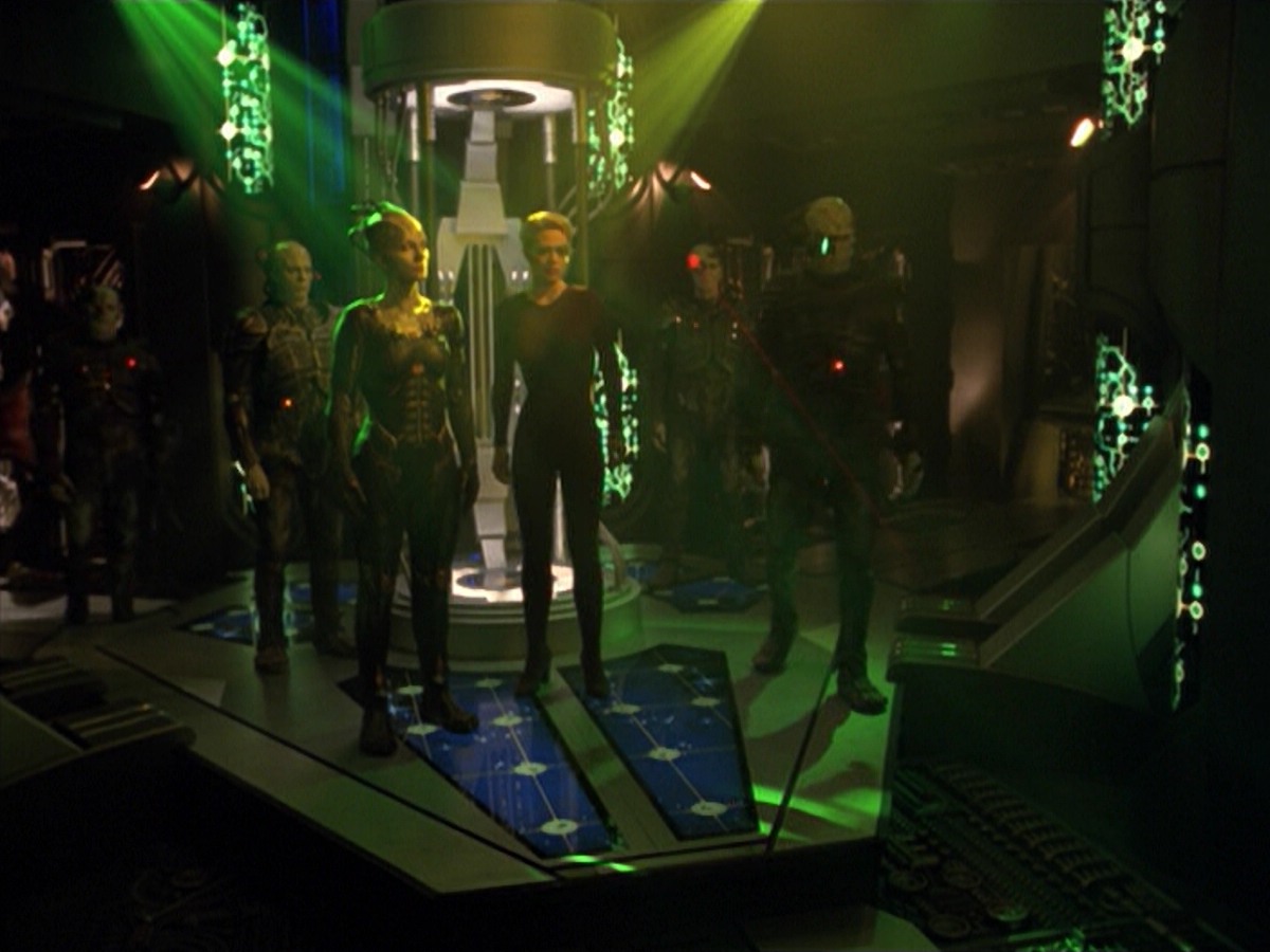 ariane179254_StarTrekVoyager_5x15_5x16_DarkFrontier_6856.jpg