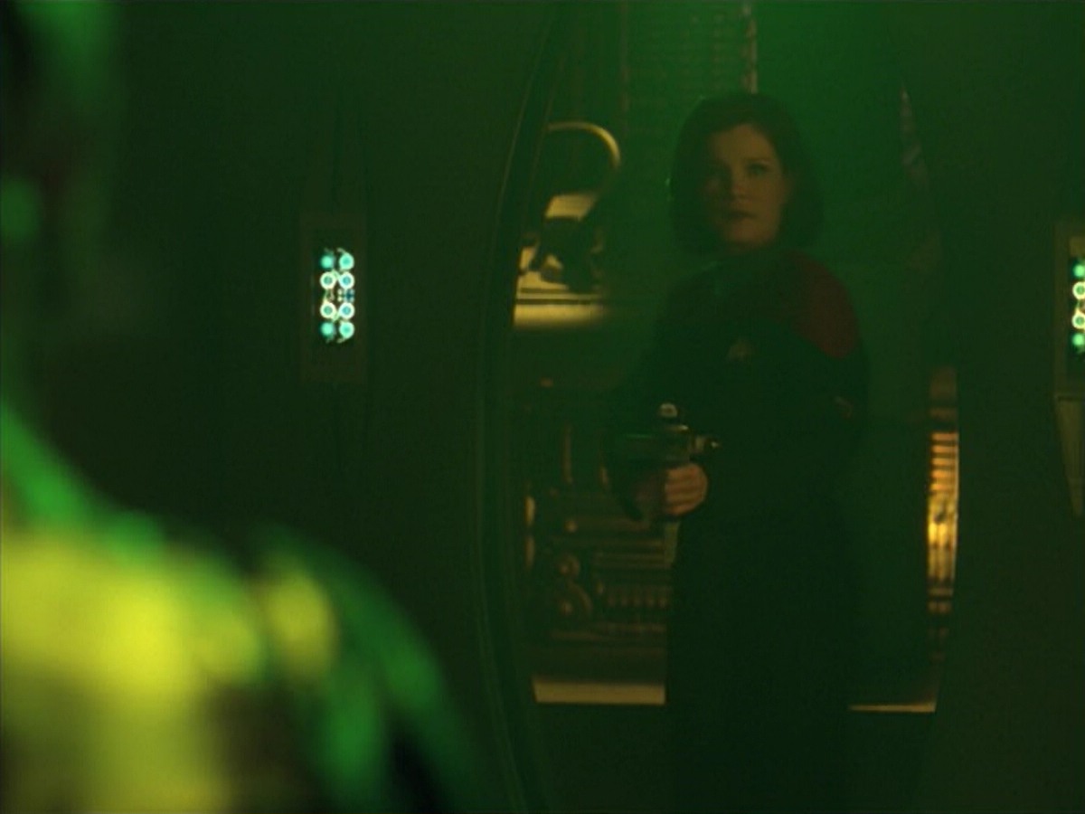 ariane179254_StarTrekVoyager_5x15_5x16_DarkFrontier_6859.jpg