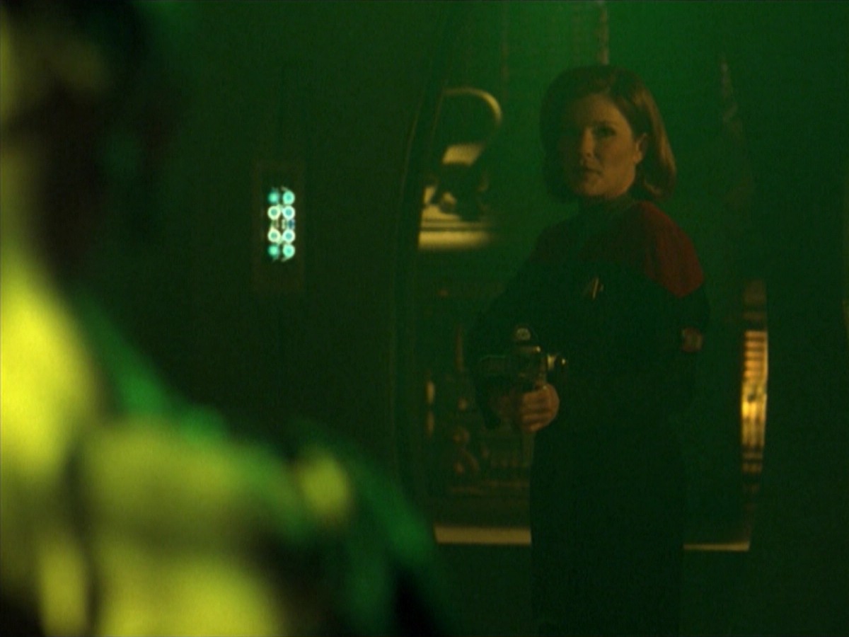 ariane179254_StarTrekVoyager_5x15_5x16_DarkFrontier_6865.jpg