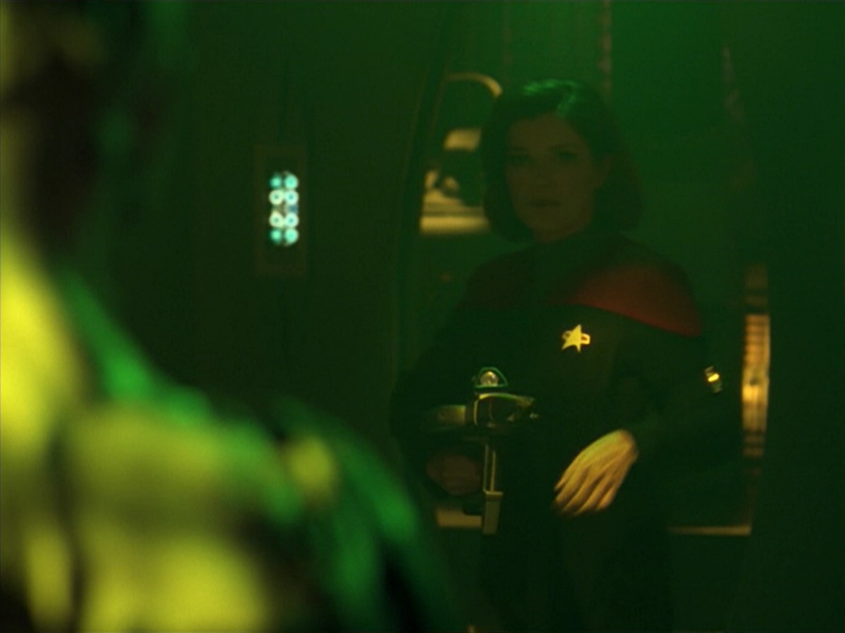 ariane179254_StarTrekVoyager_5x15_5x16_DarkFrontier_6872.jpg