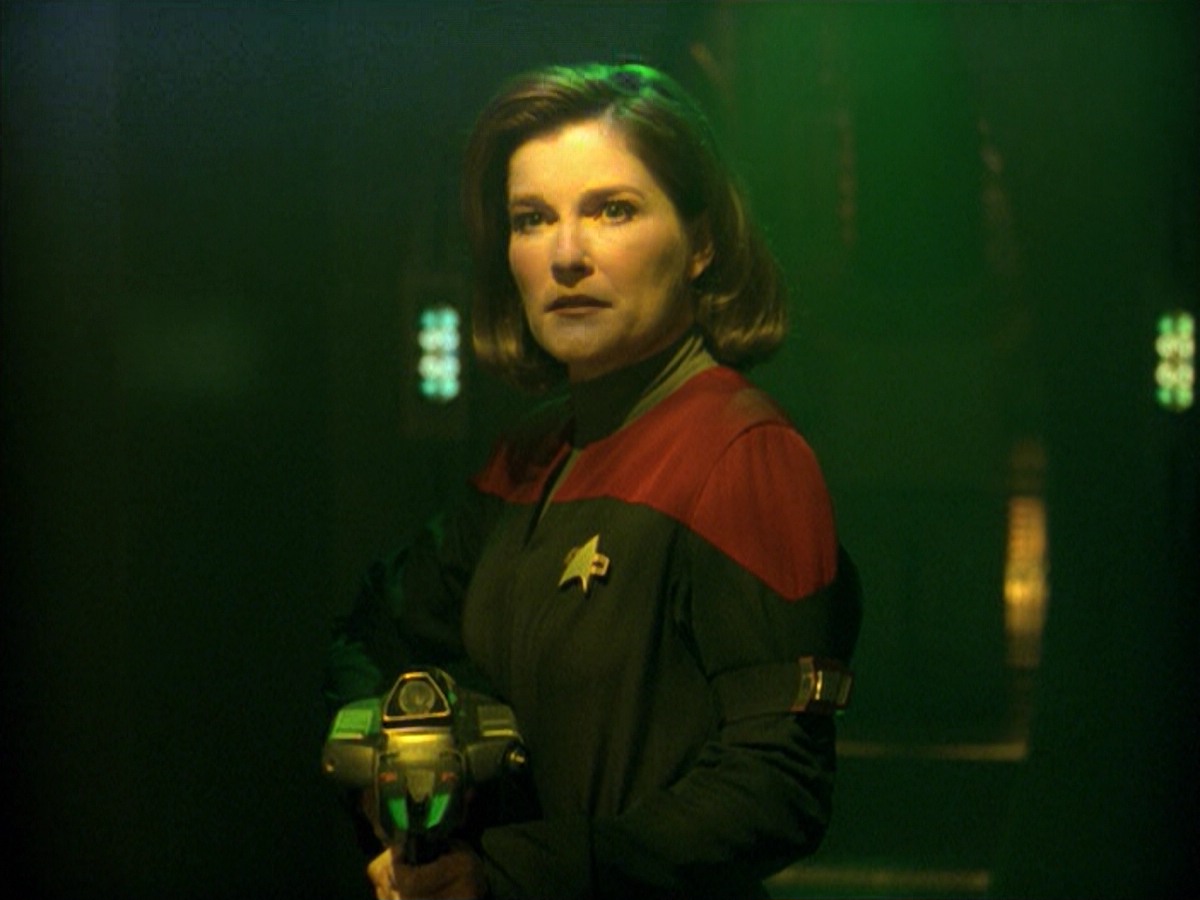 ariane179254_StarTrekVoyager_5x15_5x16_DarkFrontier_6879.jpg