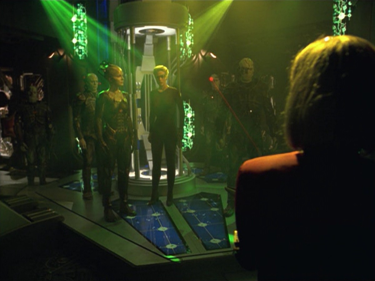 ariane179254_StarTrekVoyager_5x15_5x16_DarkFrontier_6894.jpg