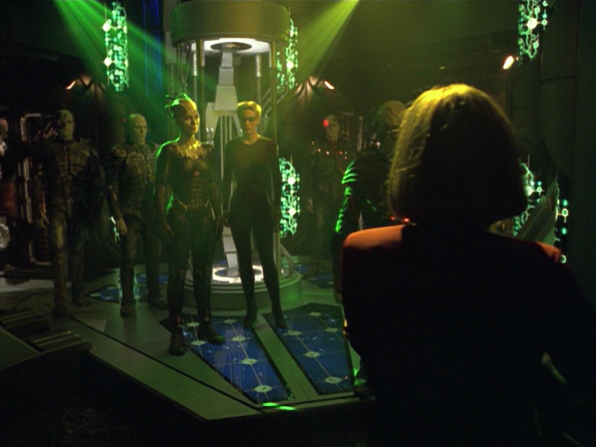 ariane179254_StarTrekVoyager_5x15_5x16_DarkFrontier_6901.jpg