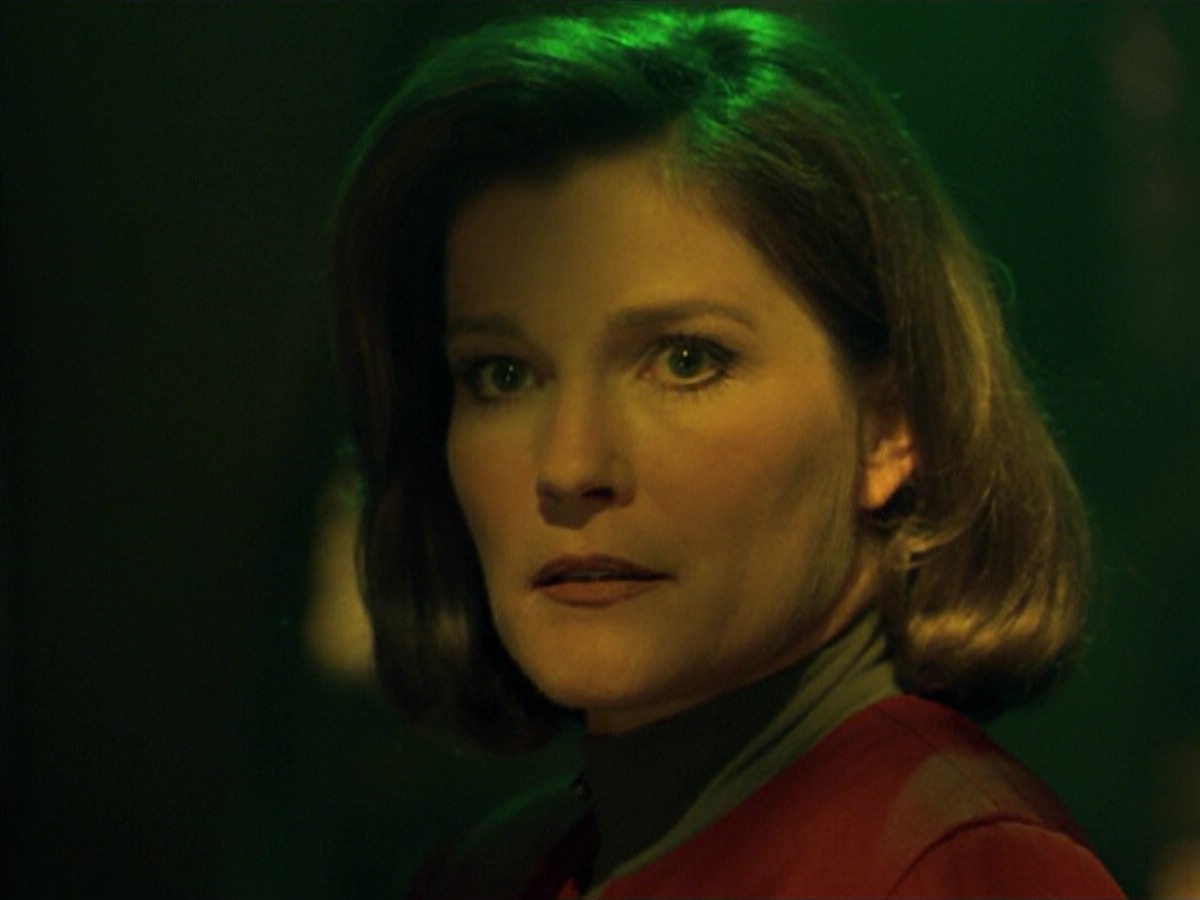 ariane179254_StarTrekVoyager_5x15_5x16_DarkFrontier_6912.jpg