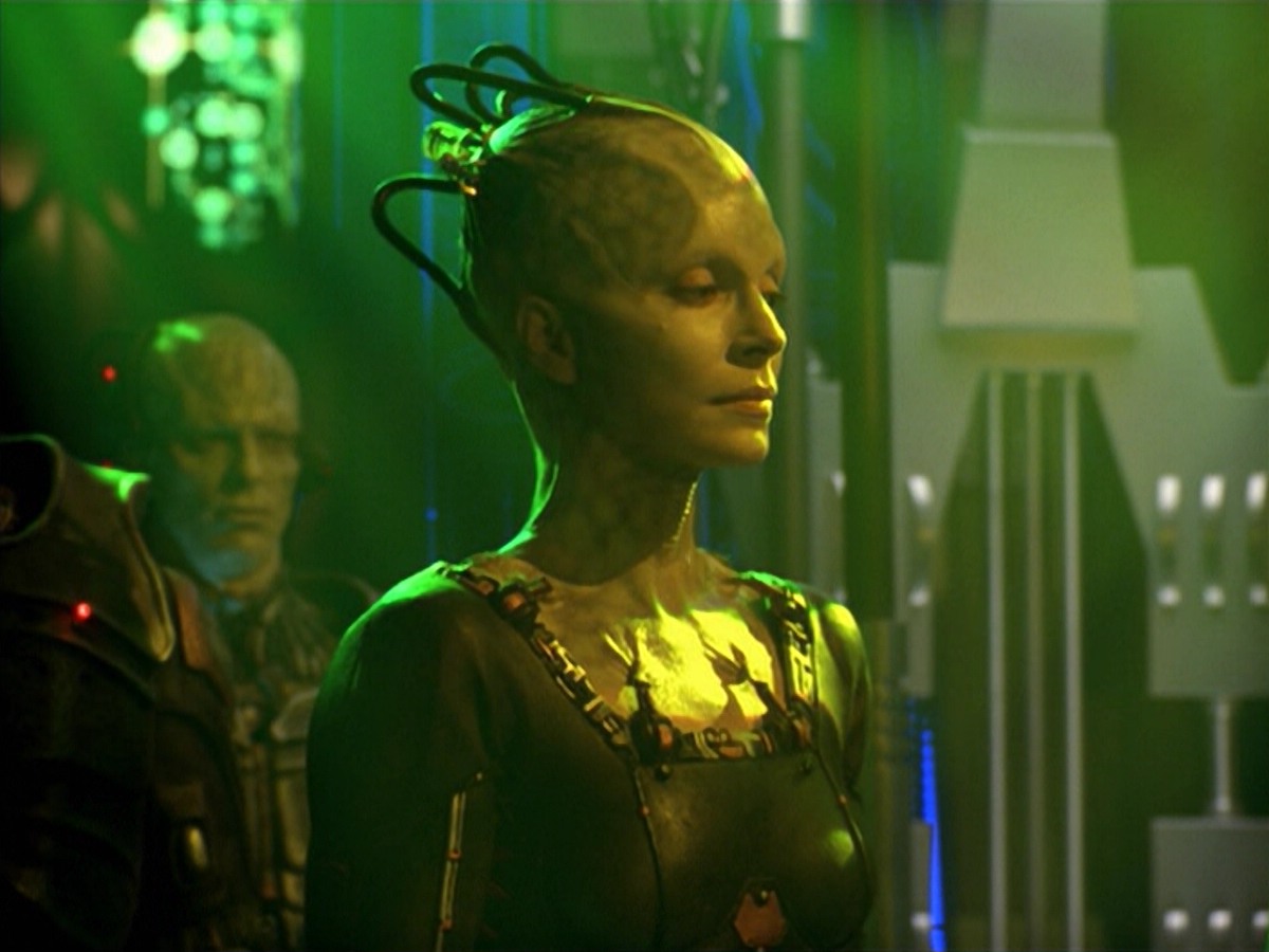 ariane179254_StarTrekVoyager_5x15_5x16_DarkFrontier_6916.jpg