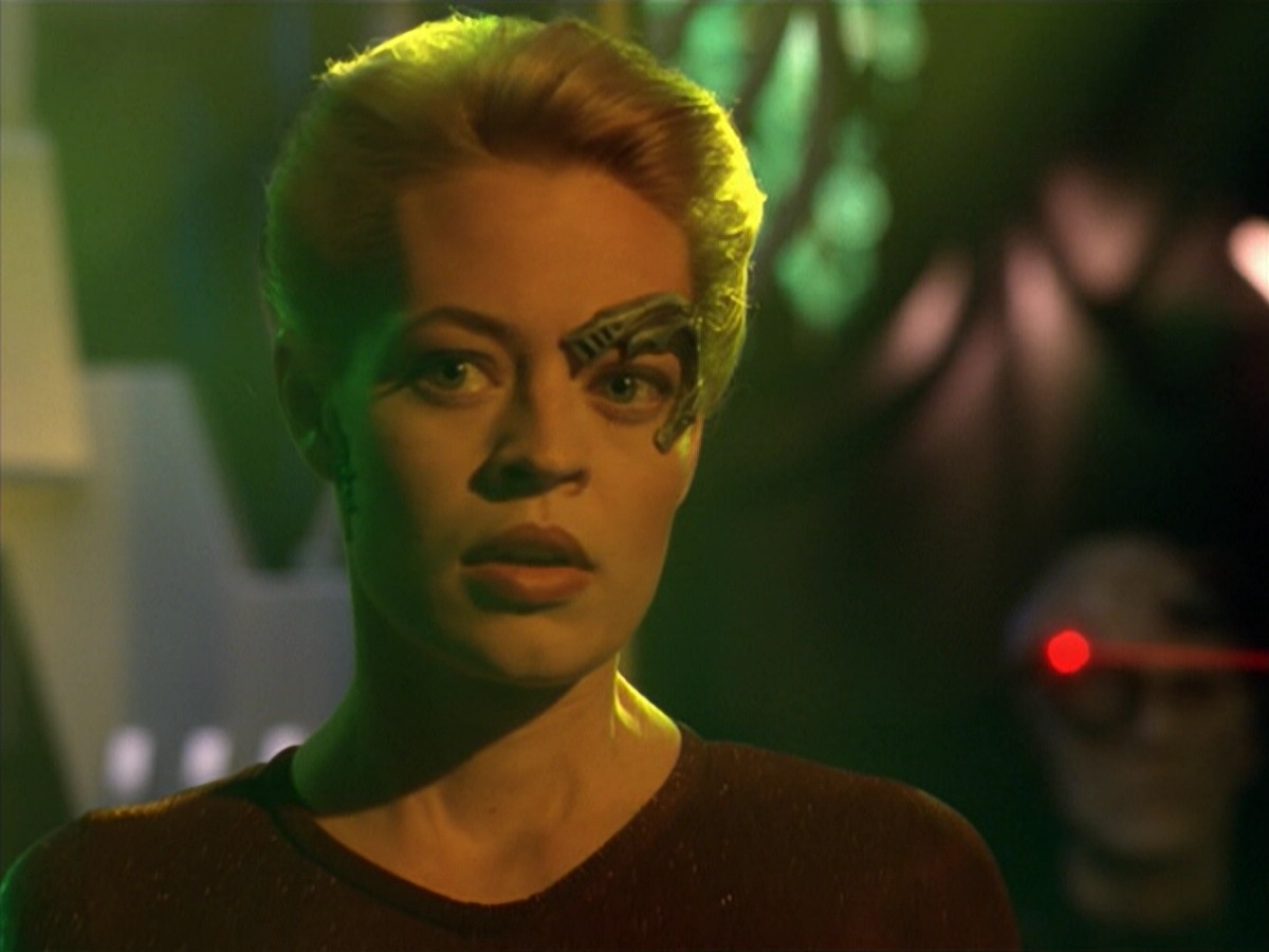 ariane179254_StarTrekVoyager_5x15_5x16_DarkFrontier_6922.jpg