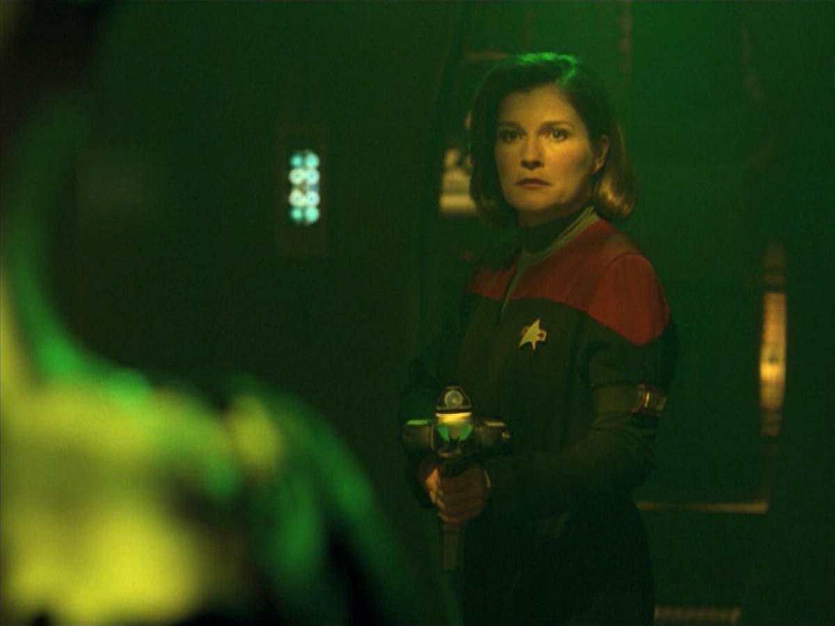 ariane179254_StarTrekVoyager_5x15_5x16_DarkFrontier_6923.jpg