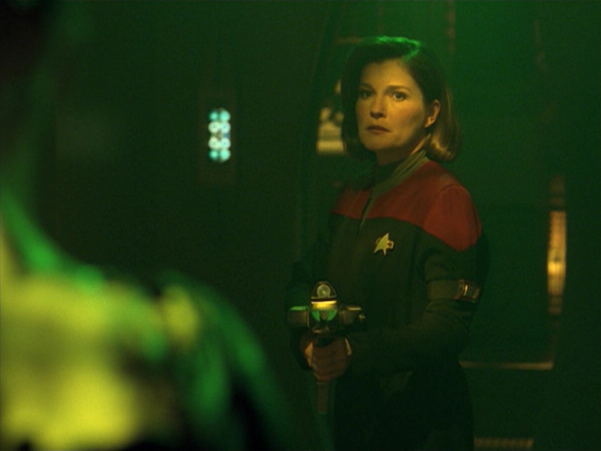 ariane179254_StarTrekVoyager_5x15_5x16_DarkFrontier_6925.jpg