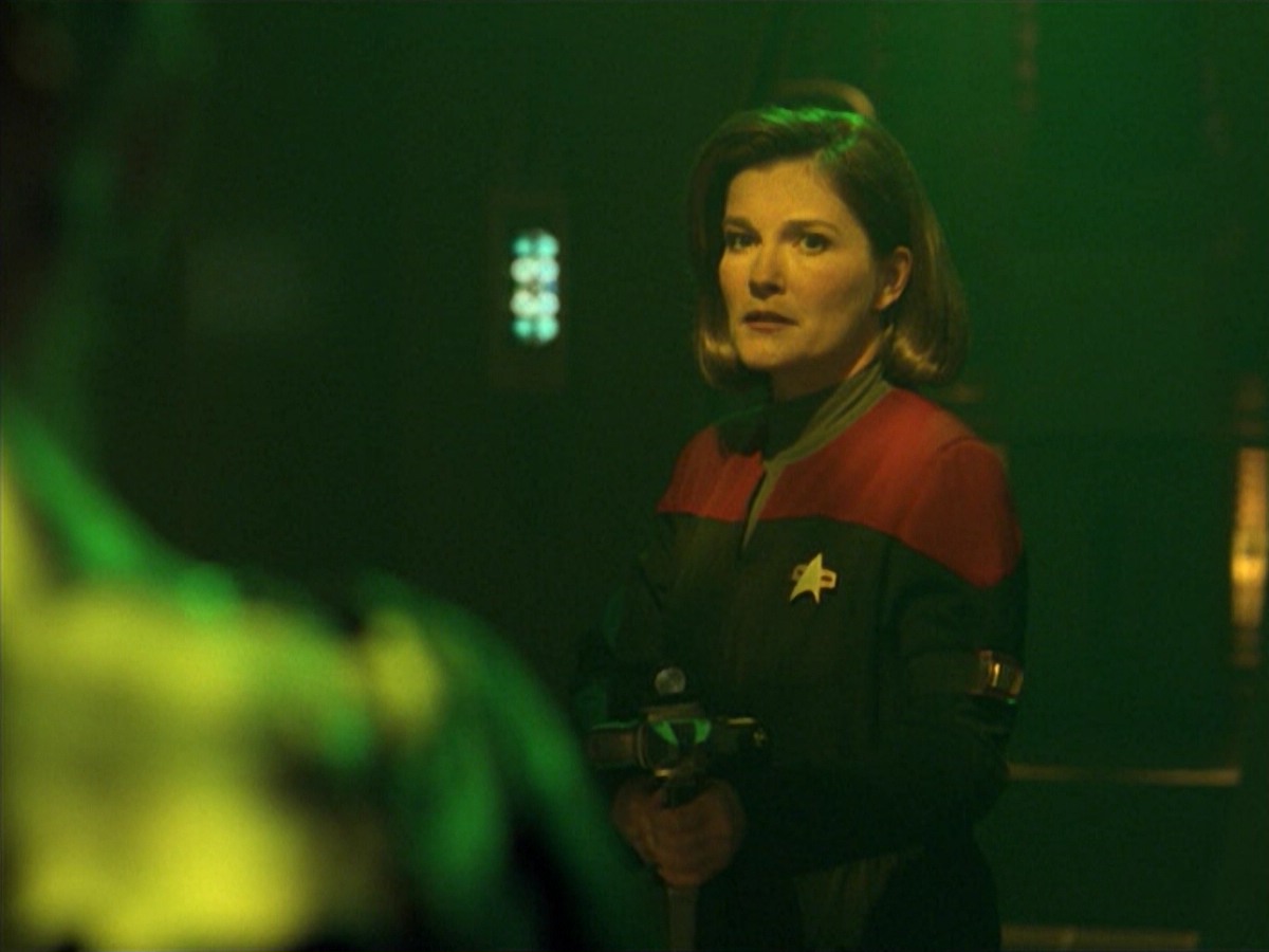 ariane179254_StarTrekVoyager_5x15_5x16_DarkFrontier_6927.jpg