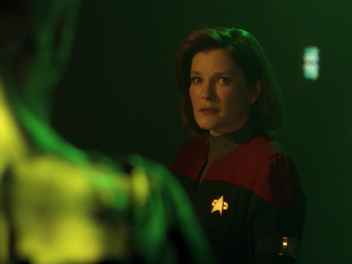 ariane179254_StarTrekVoyager_5x15_5x16_DarkFrontier_6930.jpg