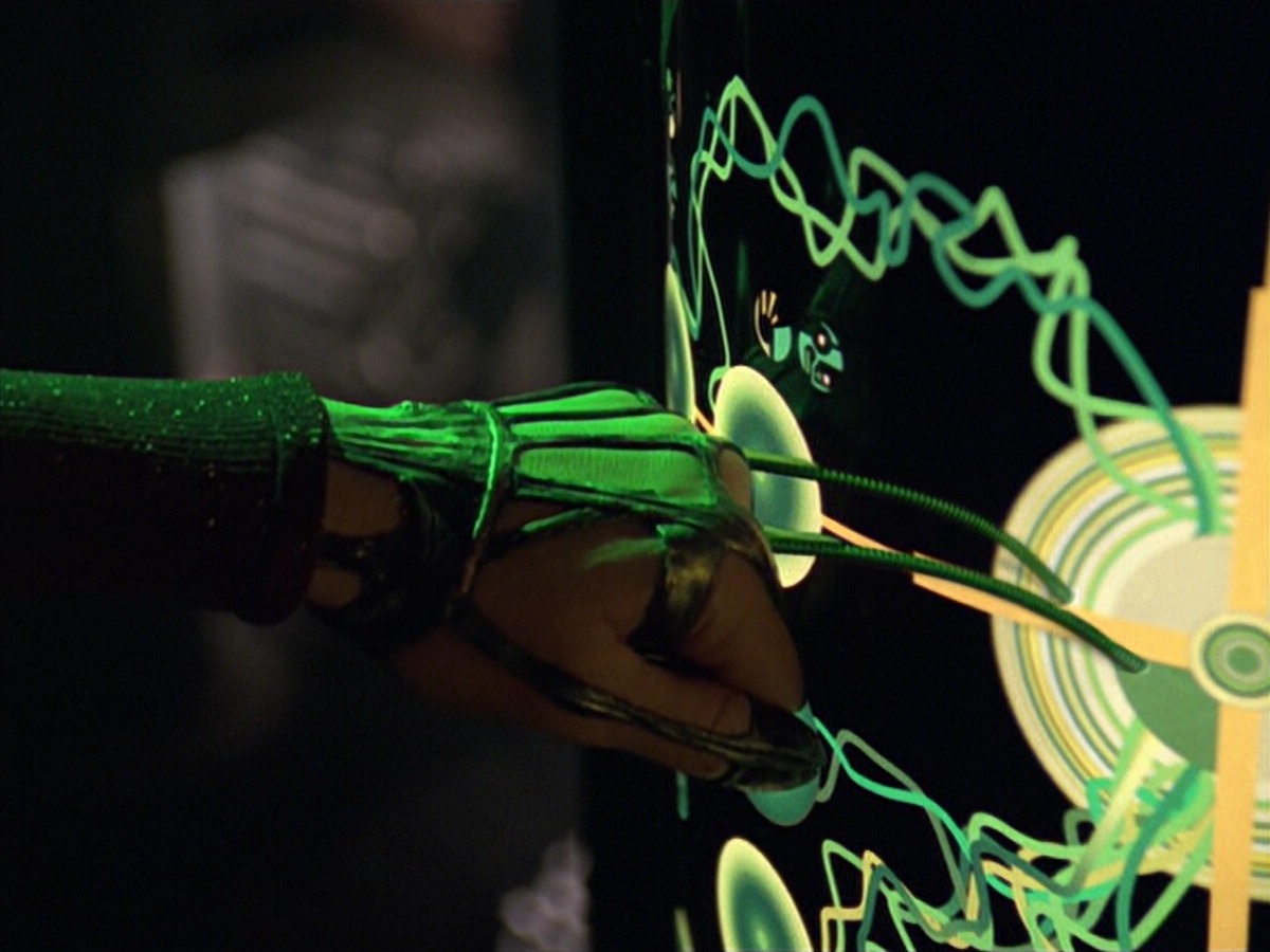 ariane179254_StarTrekVoyager_5x15_5x16_DarkFrontier_6964.jpg
