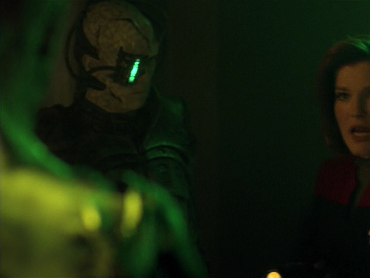 ariane179254_StarTrekVoyager_5x15_5x16_DarkFrontier_6971.jpg