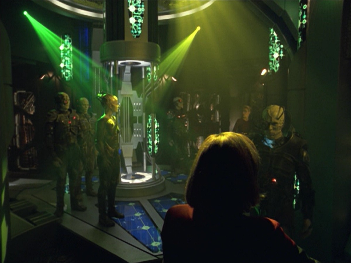 ariane179254_StarTrekVoyager_5x15_5x16_DarkFrontier_6992.jpg